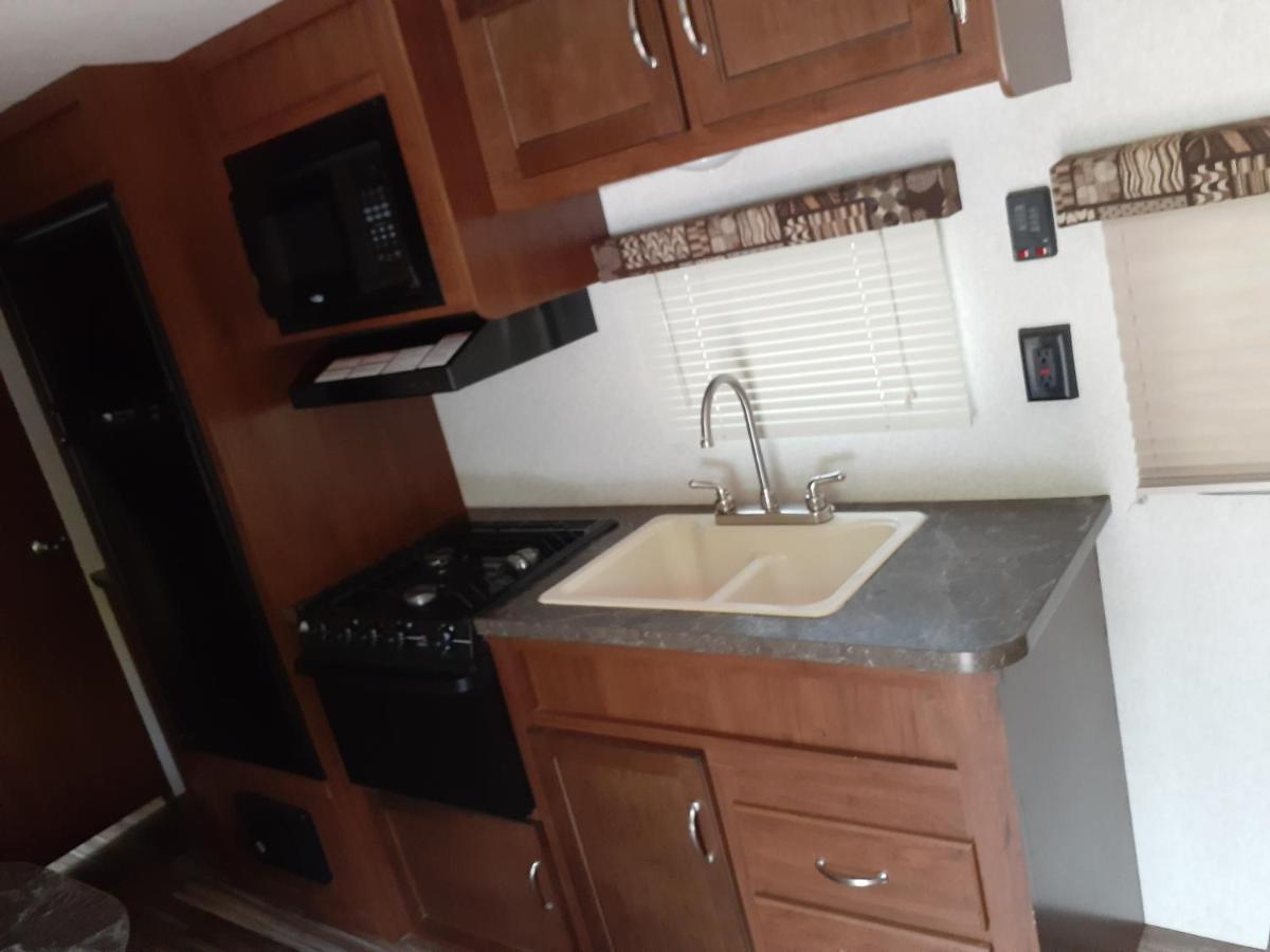 Campsite 2017 Camper Located At The Rv Park! *